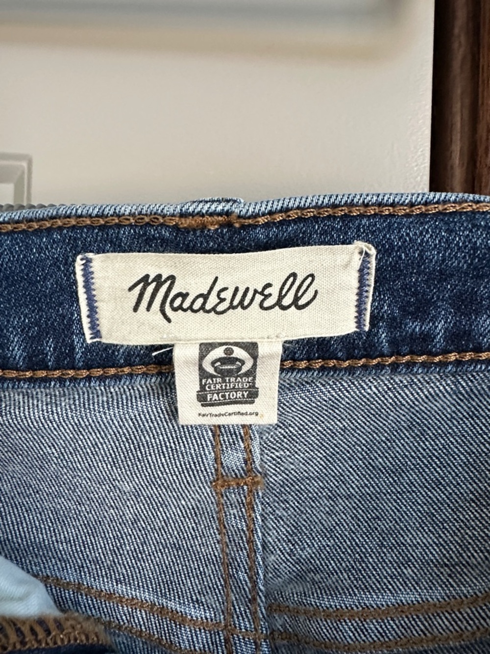 Madewell The Perfect Vintage Straight Jean in Bright Indigo Instacozy Edition 27 - Picture 4 of 9